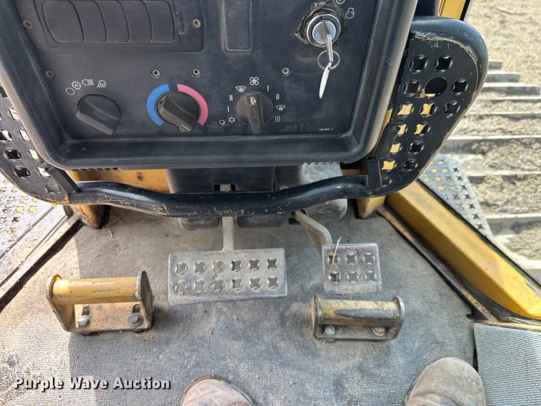 image for item FK1861 2004 Caterpillar D6N LGP dozer