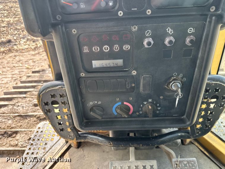 image for item FK1861 2004 Caterpillar D6N LGP dozer