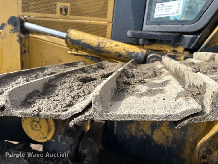 image for item FK1861 2004 Caterpillar D6N LGP dozer