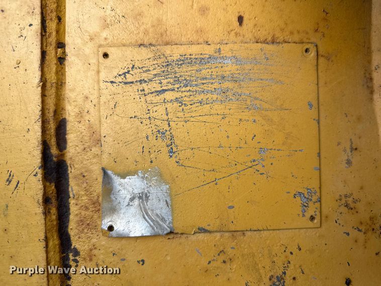 image for item FK1861 2004 Caterpillar D6N LGP dozer