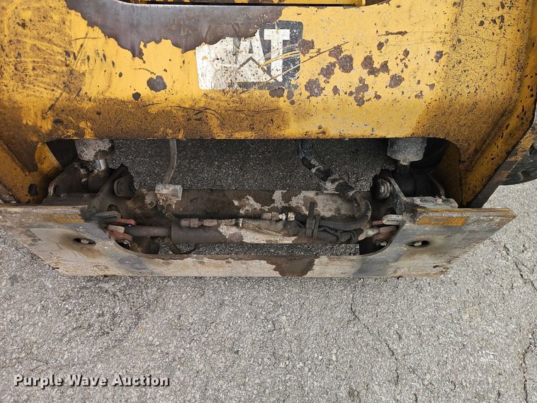 image for item FN5593 2017 Caterpillar 272D2 skid steer loader