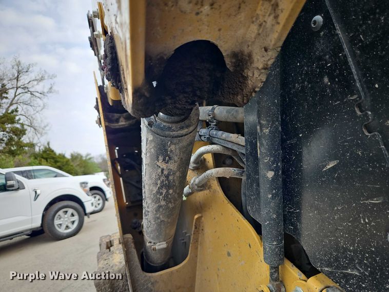 image for item FN5593 2017 Caterpillar 272D2 skid steer loader