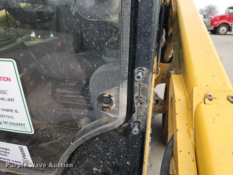 image for item FN5593 2017 Caterpillar 272D2 skid steer loader