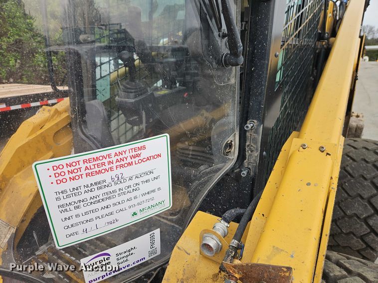 image for item FN5593 2017 Caterpillar 272D2 skid steer loader