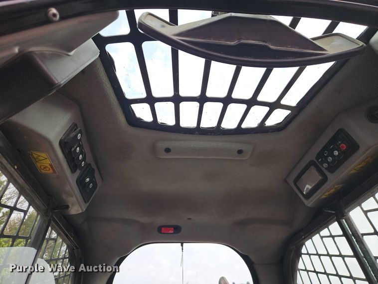 image for item FN5593 2017 Caterpillar 272D2 skid steer loader