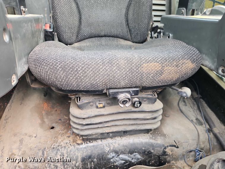 image for item FN5593 2017 Caterpillar 272D2 skid steer loader