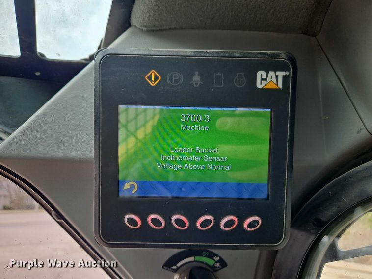 image for item FN5593 2017 Caterpillar 272D2 skid steer loader