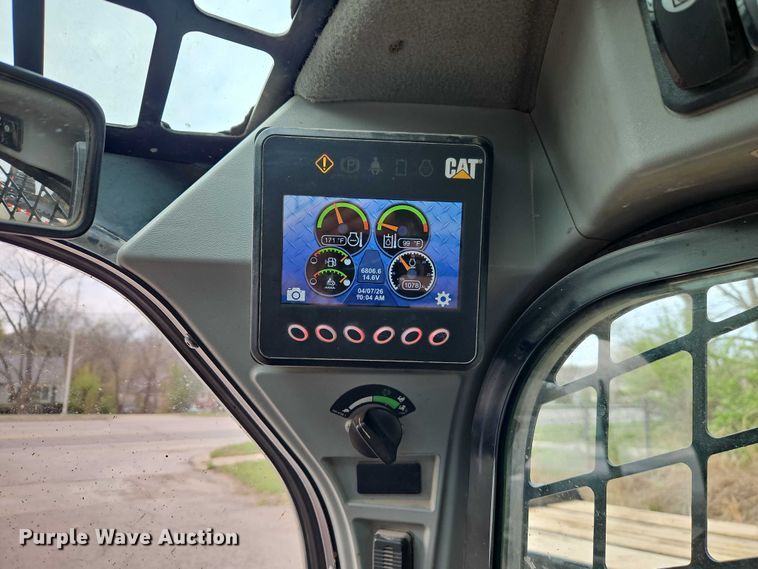 image for item FN5593 2017 Caterpillar 272D2 skid steer loader