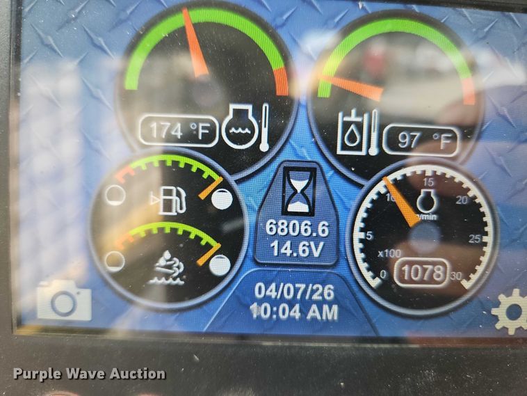 image for item FN5593 2017 Caterpillar 272D2 skid steer loader