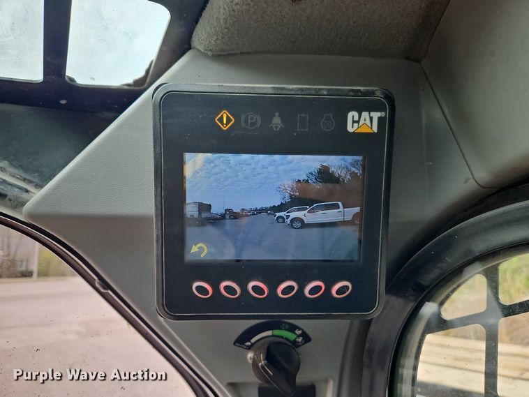 image for item FN5593 2017 Caterpillar 272D2 skid steer loader