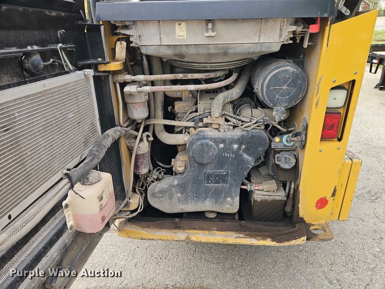 image for item FN5593 2017 Caterpillar 272D2 skid steer loader