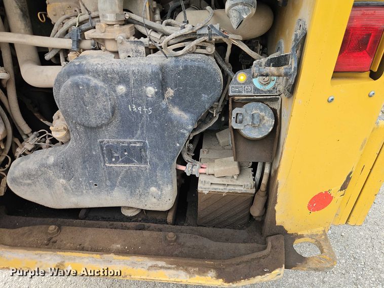 image for item FN5593 2017 Caterpillar 272D2 skid steer loader