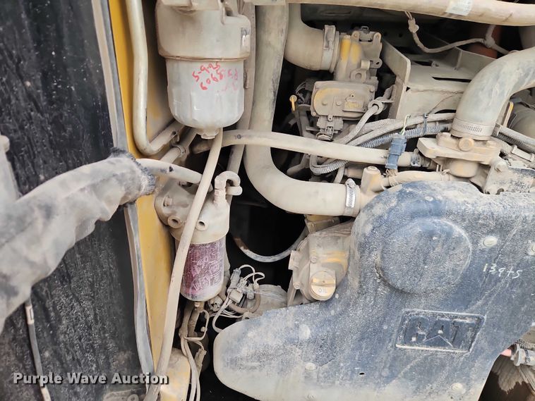 image for item FN5593 2017 Caterpillar 272D2 skid steer loader