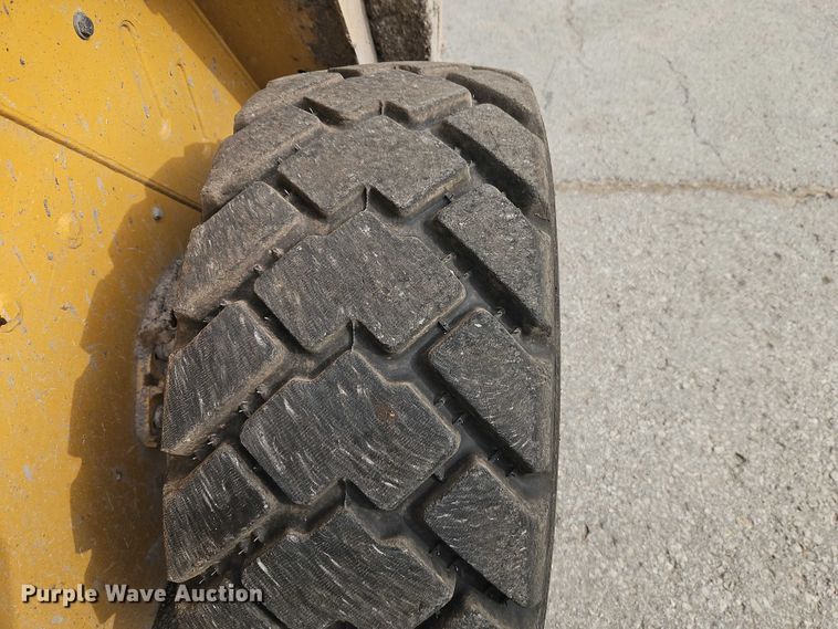 image for item FN5593 2017 Caterpillar 272D2 skid steer loader