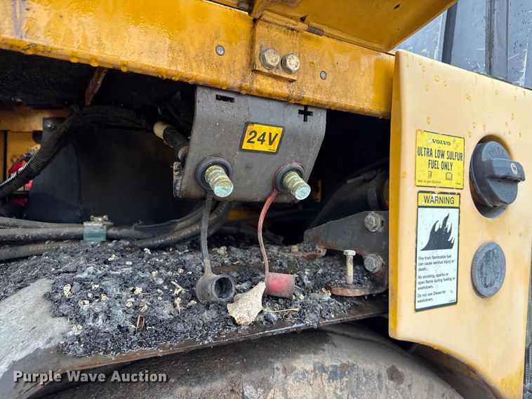 image for item ND9469 Volvo P7170B paver