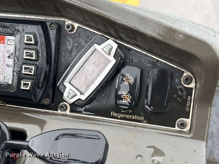 image for item ND9469 Volvo P7170B paver