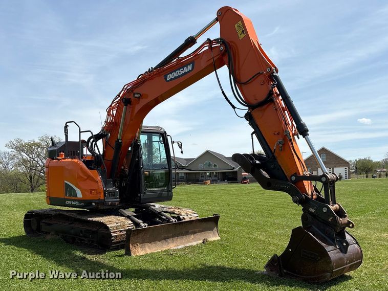 image for item NK9072 2018 Doosan DX140LCR-5 excavator