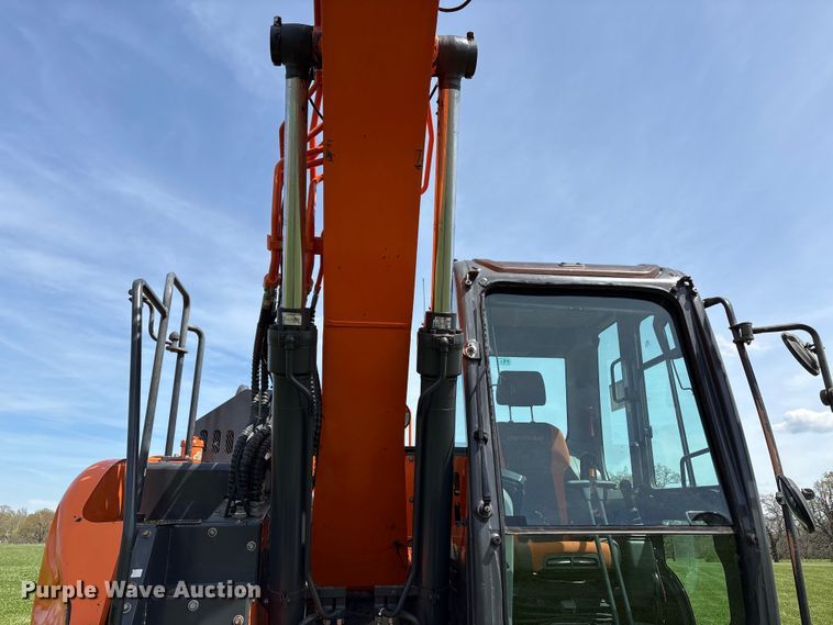 image for item NK9072 2018 Doosan DX140LCR-5 excavator