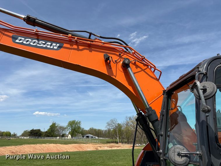 image for item NK9072 2018 Doosan DX140LCR-5 excavator
