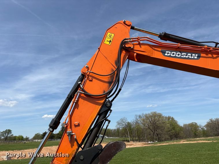 image for item NK9072 2018 Doosan DX140LCR-5 excavator