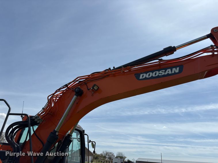 image for item NK9072 2018 Doosan DX140LCR-5 excavator