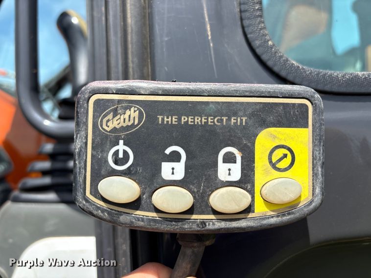 image for item NK9072 2018 Doosan DX140LCR-5 excavator