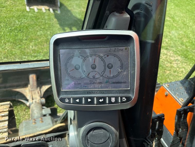 image for item NK9072 2018 Doosan DX140LCR-5 excavator