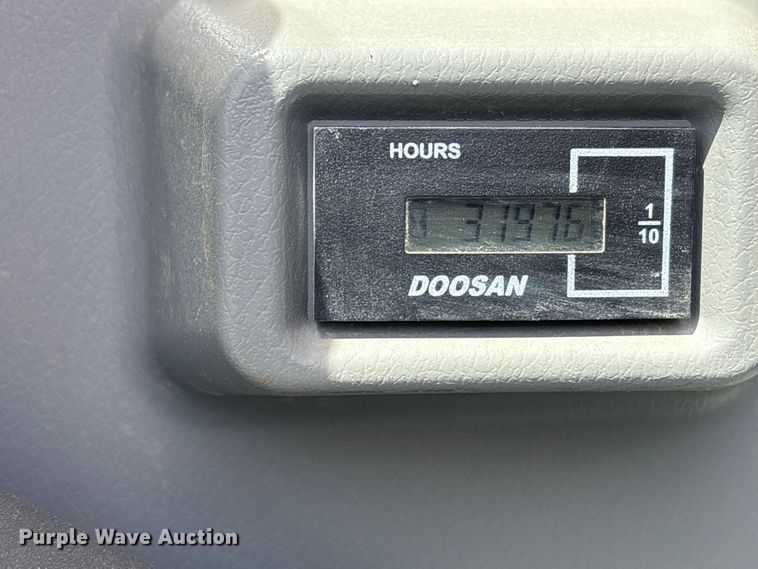 image for item NK9072 2018 Doosan DX140LCR-5 excavator