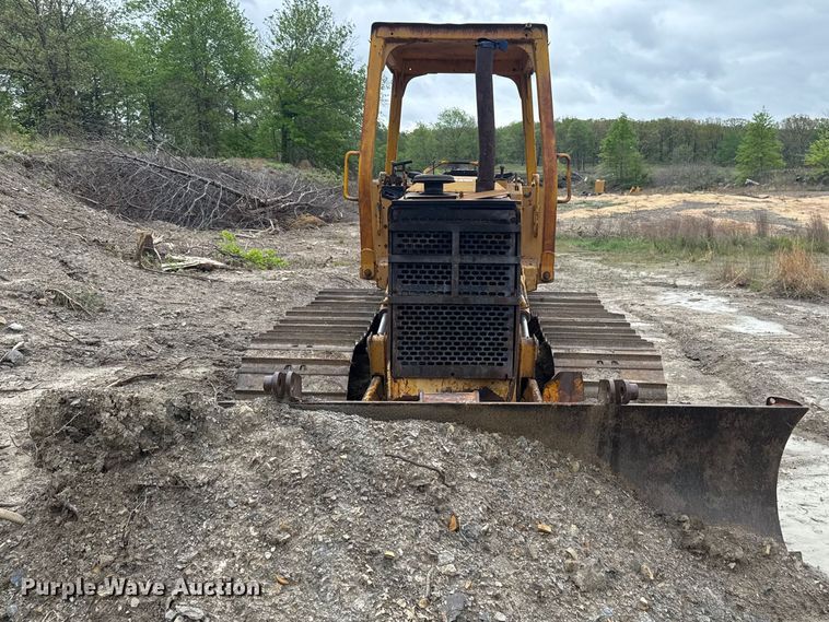 image for item NK9151 1988 John Deere 450G dozer