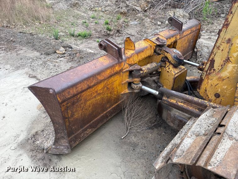 image for item NK9151 1988 John Deere 450G dozer