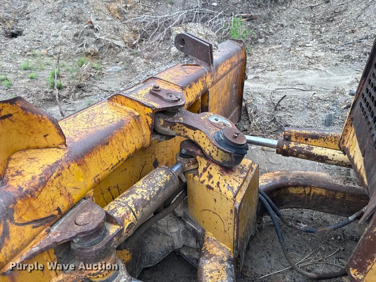 image for item NK9151 1988 John Deere 450G dozer
