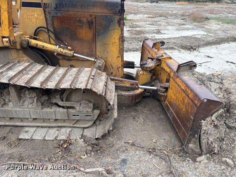 image for item NK9151 1988 John Deere 450G dozer
