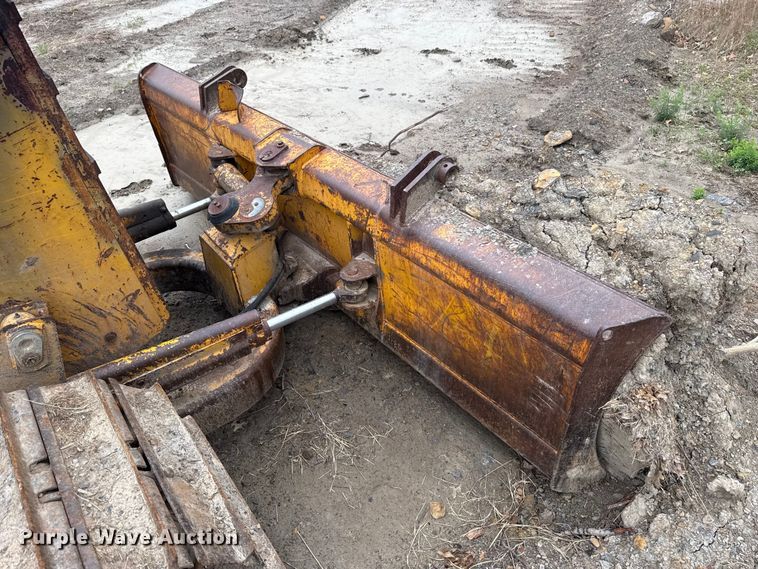 image for item NK9151 1988 John Deere 450G dozer
