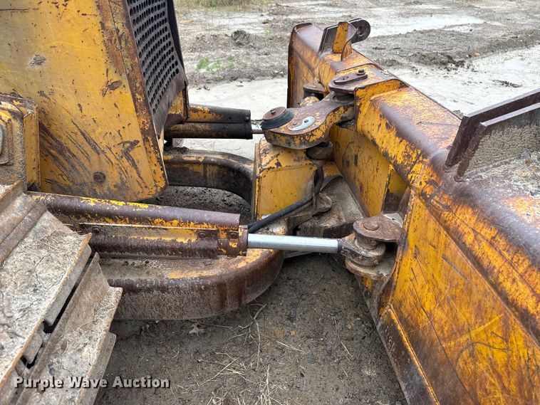 image for item NK9151 1988 John Deere 450G dozer