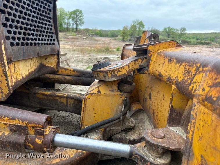 image for item NK9151 1988 John Deere 450G dozer