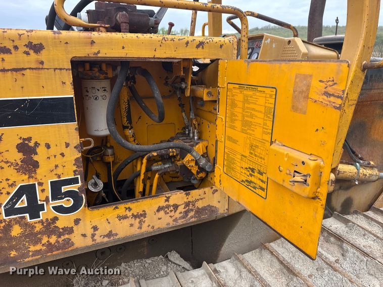 image for item NK9151 1988 John Deere 450G dozer
