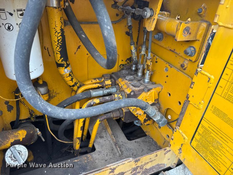 image for item NK9151 1988 John Deere 450G dozer