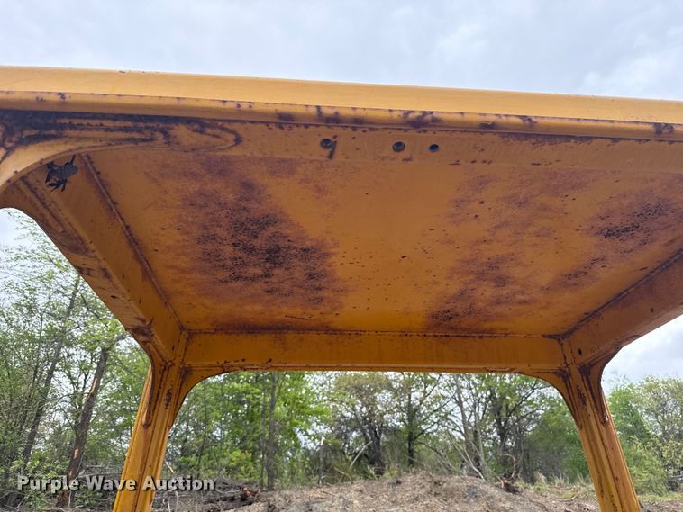 image for item NK9151 1988 John Deere 450G dozer