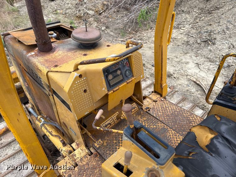 image for item NK9151 1988 John Deere 450G dozer