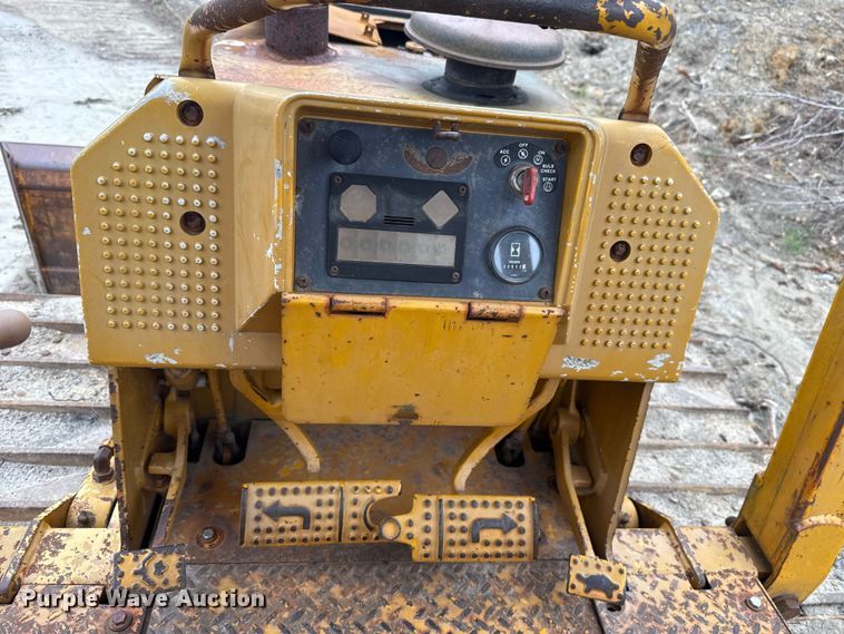 image for item NK9151 1988 John Deere 450G dozer