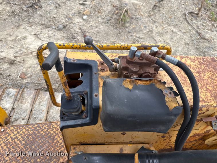 image for item NK9151 1988 John Deere 450G dozer