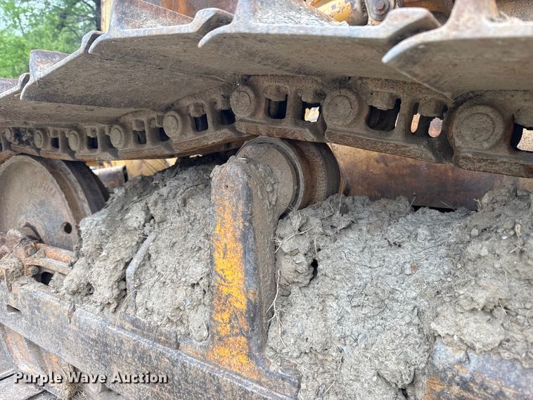 image for item NK9151 1988 John Deere 450G dozer