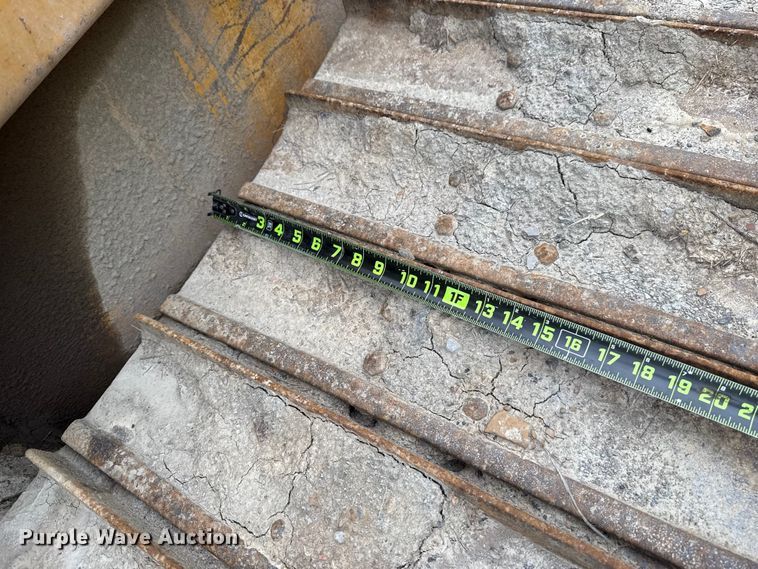 image for item NK9151 1988 John Deere 450G dozer