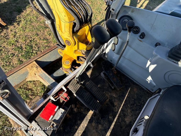 image for item NK9159 2005 Gehl 503Z mini excavator