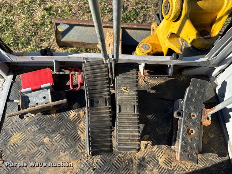 image for item NK9159 2005 Gehl 503Z mini excavator