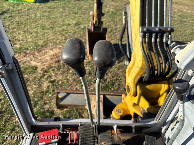 image for item NK9159 2005 Gehl 503Z mini excavator