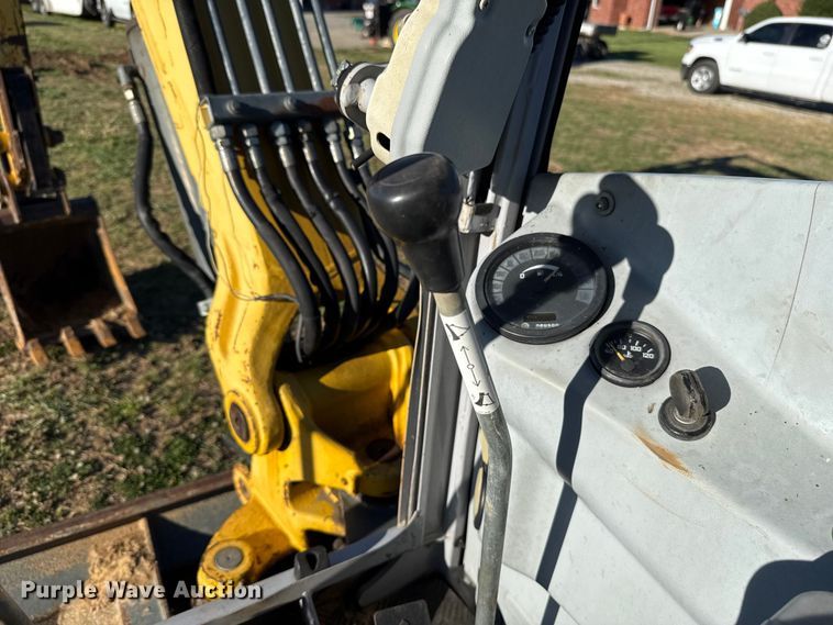 image for item NK9159 2005 Gehl 503Z mini excavator