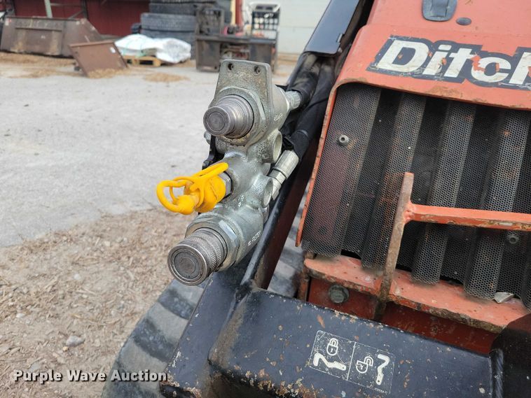 image for item NK9976 2018 Ditch Witch SK800 compact utility loader