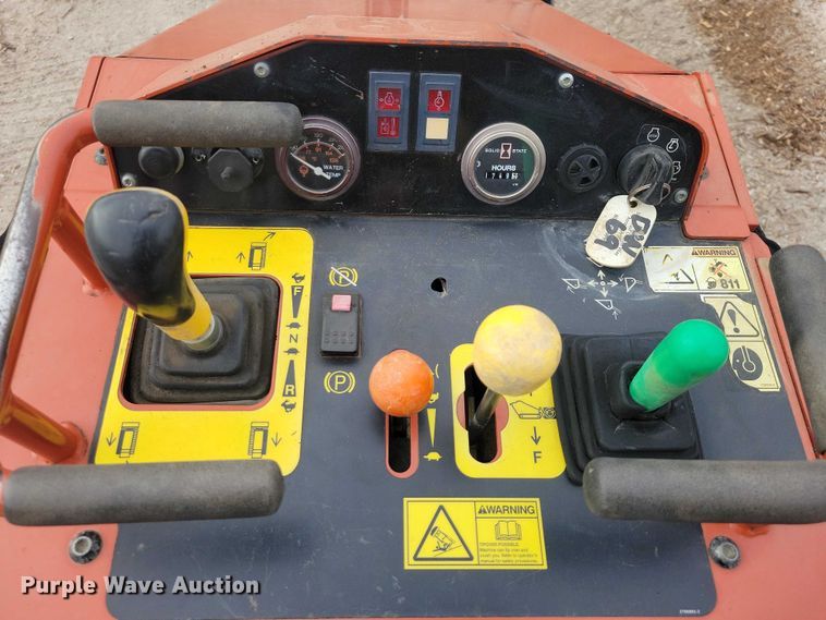 image for item NK9976 2018 Ditch Witch SK800 compact utility loader