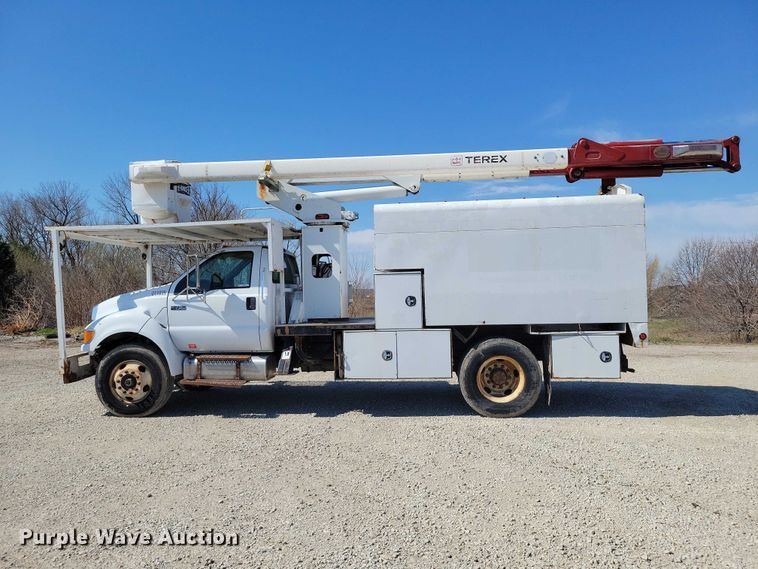 image for item NK9991 2010 Ford F750 Super Duty bucket truck